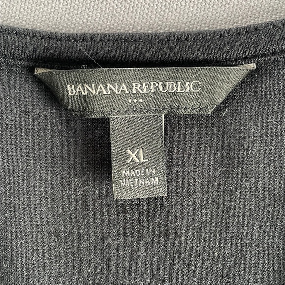 Banana Republic Short Sleeve V-Neck Tee - Picture 7 of 8